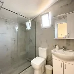 The Little House アパート クサミル