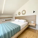アパート The Little House